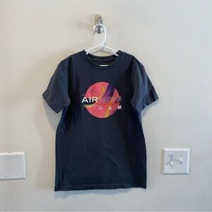 Nike air graphic tee shirt in boys size large gray sportswear athletic